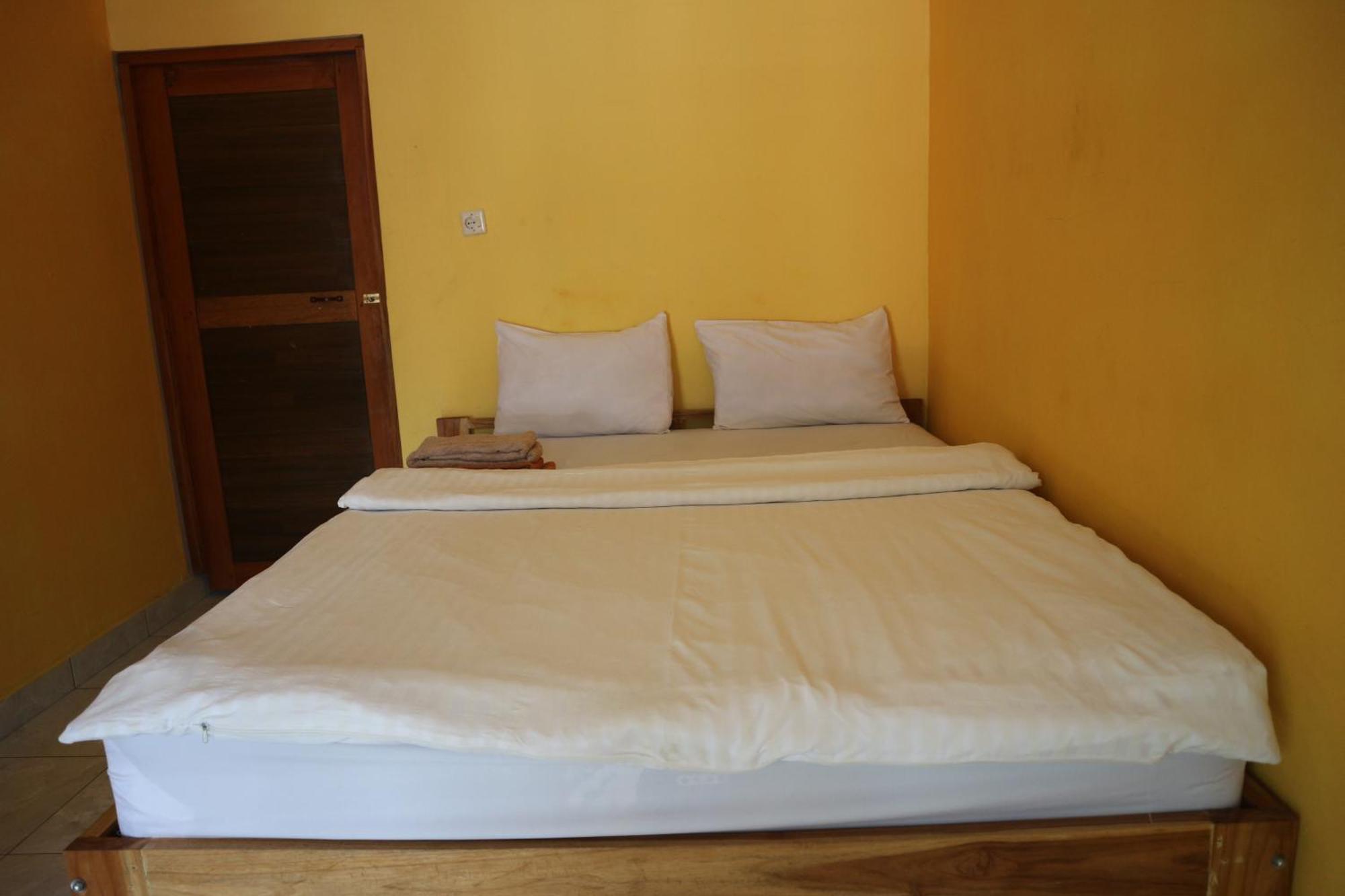 Tange Guest House Ruteng Ngoại thất bức ảnh